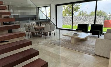 CASA EN VENTA EN LA ESPIGA CON CUARTA RECAMARA  Y BAÑO COMPLETO EN PLANTA BAJA