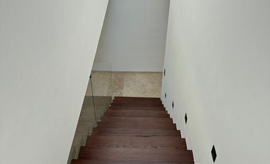 CASA EN VENTA EN LA ESPIGA CON CUARTA RECAMARA  Y BAÑO COMPLETO EN PLANTA BAJA