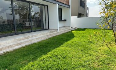 CASA EN VENTA EN LA ESPIGA CON CUARTA RECAMARA  Y BAÑO COMPLETO EN PLANTA BAJA