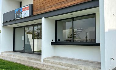 CASA EN VENTA EN LA ESPIGA CON CUARTA RECAMARA  Y BAÑO COMPLETO EN PLANTA BAJA