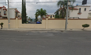 SE VENDE BONITA Y AMPLIA CASA EN JALISCO.