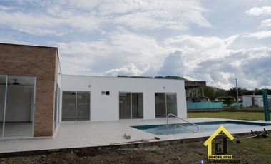 SE VENDE CASA CAMPESTRE NUEVA EN SANTAGUEDA