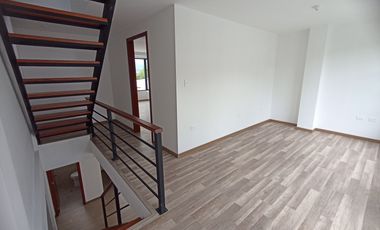 Casas en MIRASIERRA. Por estrenar con 3 o 4 dormitorios. Amplios parqueaderos, balcón, Patios posteriores Casas por estrenar 4 parqueaderos y 4 dormit
