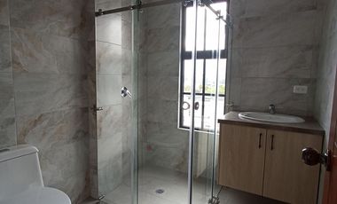 Casas en MIRASIERRA. Por estrenar con 3 o 4 dormitorios. Amplios parqueaderos, balcón, Patios posteriores Casas por estrenar 4 parqueaderos y 4 dormit