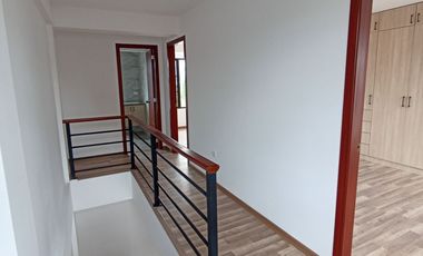 Casas en MIRASIERRA. Por estrenar con 3 o 4 dormitorios. Amplios parqueaderos, balcón, Patios posteriores Casas por estrenar 4 parqueaderos y 4 dormit