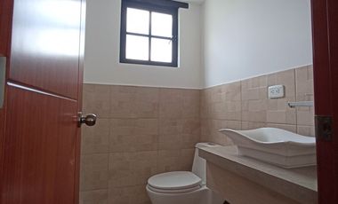 Casas en MIRASIERRA. Por estrenar con 3 o 4 dormitorios. Amplios parqueaderos, balcón, Patios posteriores Casas por estrenar 4 parqueaderos y 4 dormit