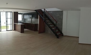 Casas en MIRASIERRA. Por estrenar con 3 o 4 dormitorios. Amplios parqueaderos, balcón, Patios posteriores Casas por estrenar 4 parqueaderos y 4 dormit