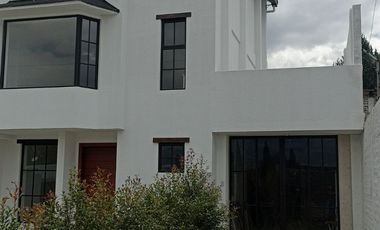 Casas en MIRASIERRA. Por estrenar con 3 o 4 dormitorios. Amplios parqueaderos, balcón, Patios posteriores Casas por estrenar 4 parqueaderos y 4 dormit