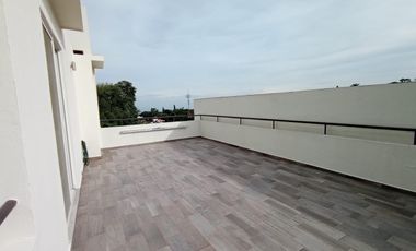 HERMOSA CASA EN LOMAS DE ATZINGO, BELLOS ACABADOS, MUY BUENA UBICACIÓN