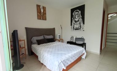 HERMOSA CASA EN TRES NIVELES, FINOS ACABADOS, AL NORTE DE CUERNAVACA