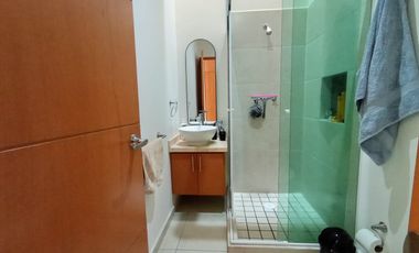 HERMOSA CASA EN TRES NIVELES, FINOS ACABADOS, AL NORTE DE CUERNAVACA