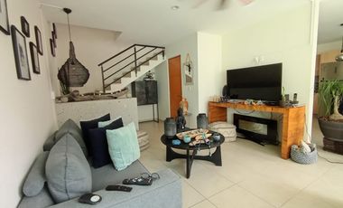 HERMOSA CASA EN TRES NIVELES, FINOS ACABADOS, AL NORTE DE CUERNAVACA