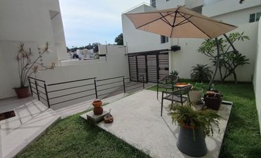 HERMOSA CASA EN TRES NIVELES, FINOS ACABADOS, AL NORTE DE CUERNAVACA