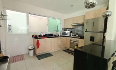 HERMOSA CASA EN TRES NIVELES, FINOS ACABADOS, AL NORTE DE CUERNAVACA