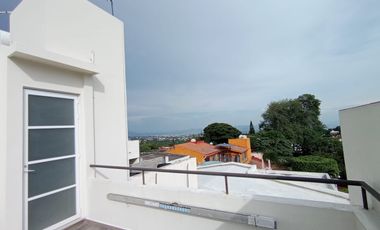 HERMOSA CASA EN TRES NIVELES, FINOS ACABADOS, AL NORTE DE CUERNAVACA