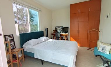 HERMOSA CASA EN TRES NIVELES, FINOS ACABADOS, AL NORTE DE CUERNAVACA