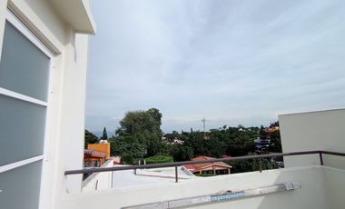 HERMOSA CASA EN TRES NIVELES, FINOS ACABADOS, AL NORTE DE CUERNAVACA