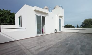 HERMOSA CASA EN TRES NIVELES, FINOS ACABADOS, AL NORTE DE CUERNAVACA