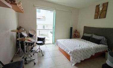 HERMOSA CASA EN TRES NIVELES, FINOS ACABADOS, AL NORTE DE CUERNAVACA