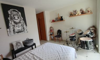 HERMOSA CASA EN TRES NIVELES, FINOS ACABADOS, AL NORTE DE CUERNAVACA