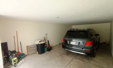 HERMOSA CASA EN TRES NIVELES, FINOS ACABADOS, AL NORTE DE CUERNAVACA