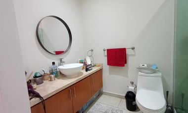 HERMOSA CASA EN TRES NIVELES, FINOS ACABADOS, AL NORTE DE CUERNAVACA