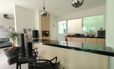 HERMOSA CASA EN TRES NIVELES, FINOS ACABADOS, AL NORTE DE CUERNAVACA