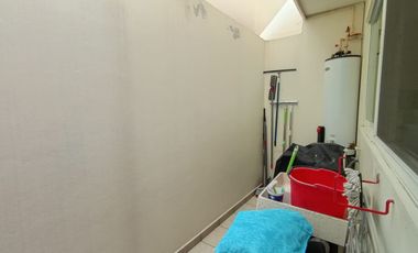 HERMOSA CASA EN TRES NIVELES, FINOS ACABADOS, AL NORTE DE CUERNAVACA