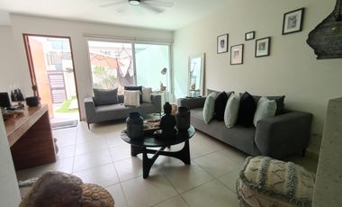 HERMOSA CASA EN TRES NIVELES, FINOS ACABADOS, AL NORTE DE CUERNAVACA