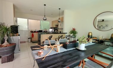 HERMOSA CASA EN TRES NIVELES, FINOS ACABADOS, AL NORTE DE CUERNAVACA