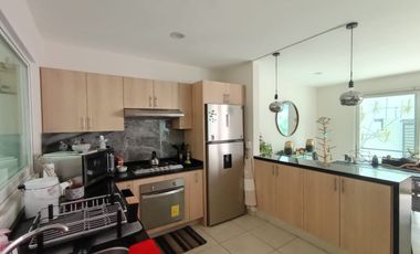 HERMOSA CASA EN TRES NIVELES, FINOS ACABADOS, AL NORTE DE CUERNAVACA