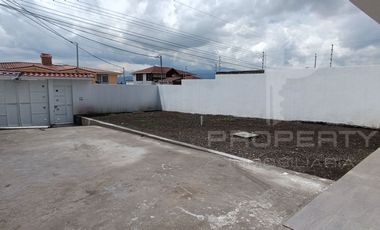 Casa por estrenar en venta dentro de urbanización. DOMOTIZADA viene con cámaras de seguridad, cerca eléctrica, puerta eléctrica de garage, citófono in