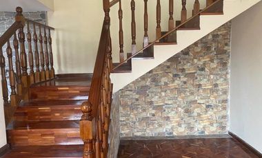 Villa en venta Condominio Privado, con amplias áreas vedes, sector Hospirío Cuenca