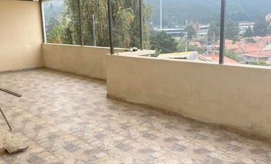 Villa en venta Condominio Privado, con amplias áreas vedes, sector Hospirío Cuenca