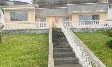 Villa en venta Condominio Privado, con amplias áreas vedes, sector Hospirío Cuenca