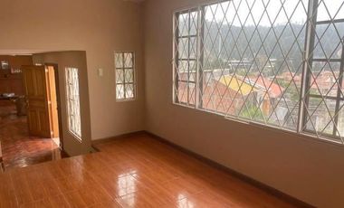 Villa en venta Condominio Privado, con amplias áreas vedes, sector Hospirío Cuenca