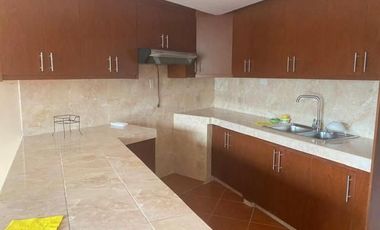 Villa en venta Condominio Privado, con amplias áreas vedes, sector Hospirío Cuenca