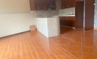 Villa en venta Condominio Privado, con amplias áreas vedes, sector Hospirío Cuenca