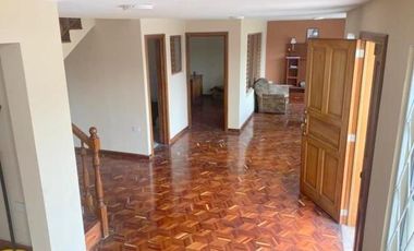 Villa en venta Condominio Privado, con amplias áreas vedes, sector Hospirío Cuenca