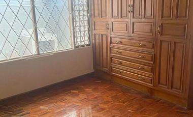 Villa en venta Condominio Privado, con amplias áreas vedes, sector Hospirío Cuenca