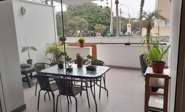 Flat 265m2 1er piso elevado