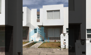 EN RENTA CASA EN PASEOS DEL BOSQUE