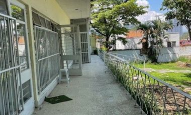 PROPIEDAD EN RENTA PARA OFICINAS, UN NIVEL, COLONIA CENTRICA EN CUERNAVACA, MORELOS.