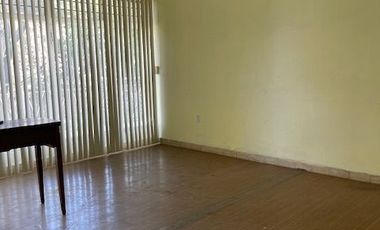 PROPIEDAD EN RENTA PARA OFICINAS, UN NIVEL, COLONIA CENTRICA EN CUERNAVACA, MORELOS.