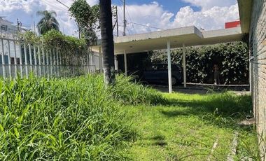 PROPIEDAD EN RENTA PARA OFICINAS, UN NIVEL, COLONIA CENTRICA EN CUERNAVACA, MORELOS.