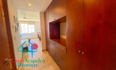 En exclusivo edificio. Depa de playa con terraza y vista frontal al mar