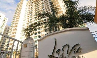 1-Bedroom Unit w/ Tandem Parking For Rent at La Vie Flats in Filinvest Alabang, Muntinlupa