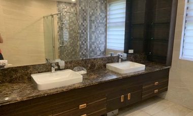 𝐇𝐨𝐮𝐬𝐞 𝐚𝐧𝐝 𝐋𝐨𝐭 𝐟𝐨𝐫 𝐒𝐚𝐥𝐞 𝐚𝐭 𝐀𝐲𝐚𝐥𝐚 𝐖𝐞𝐬𝐭𝐠𝐫𝐨𝐯𝐞 𝐇𝐞𝐢𝐠𝐡𝐭𝐬 𝐢𝐧 𝐂𝐚𝐯𝐢𝐭𝐞 𝐂𝐢𝐭𝐲