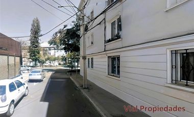Barrio Italia. Vendo amplia casa apta para oficina, comercio, hotel, vivienda. Tiene 3 amplias salas reuniones, más 8 privados. Tranquila calle, pleno