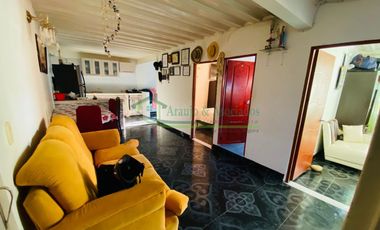 Vendemos casa de dos pisos con terraza cubierta